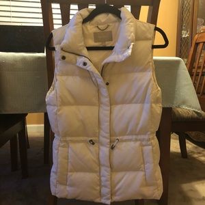 Banana Republic Cream Puffer Vest in Medium